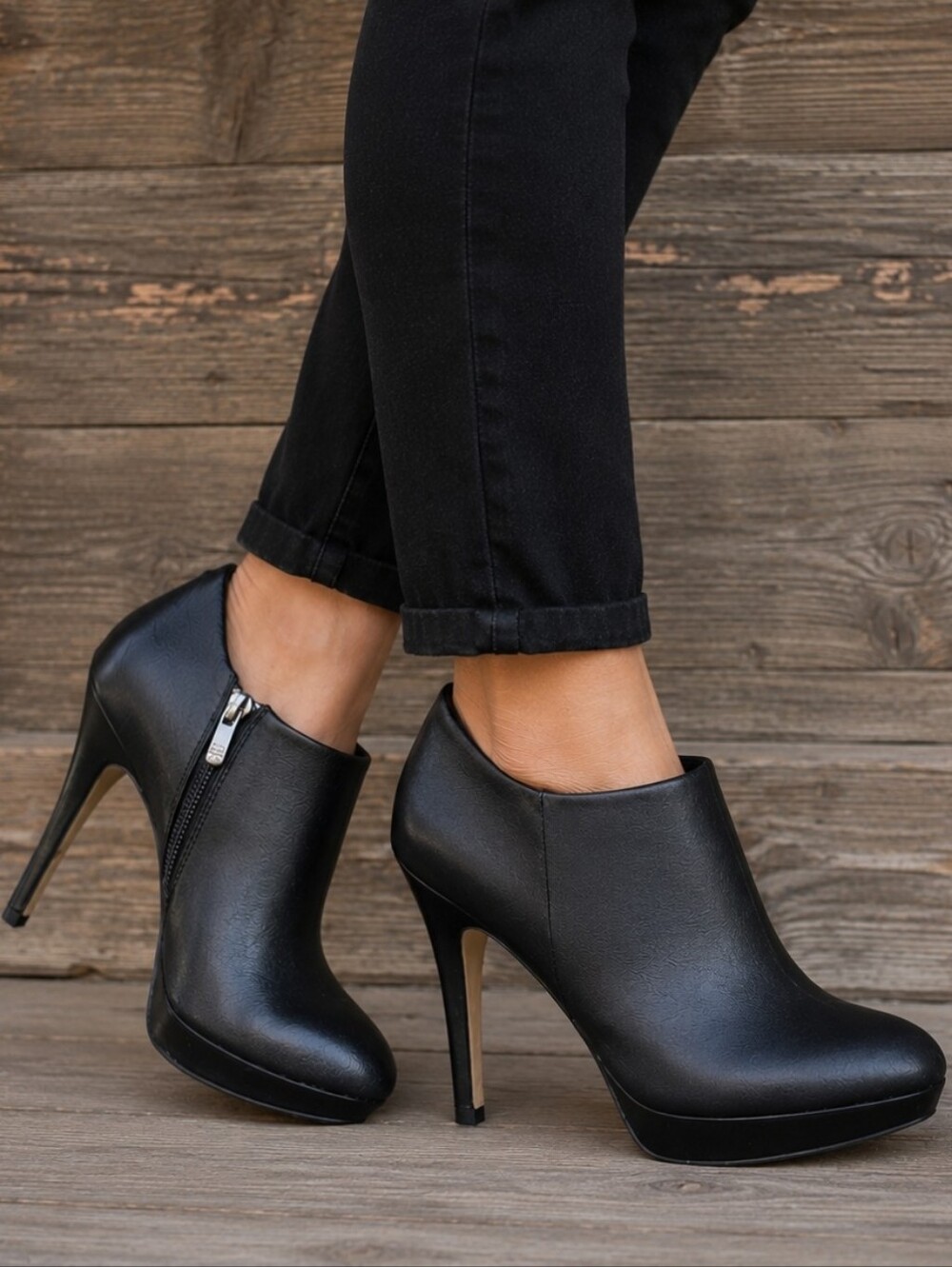 Vince Camuto NEW Elvie Y2K Office Siren Leather Platform Stillet Bootie 8.5M